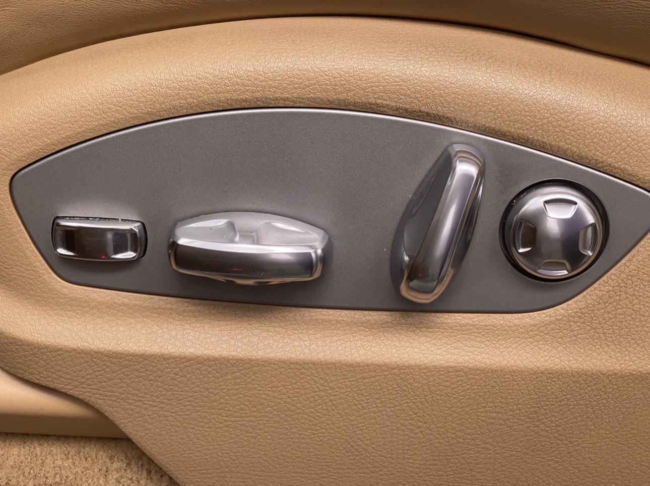 Used 2013 Porsche Cayenne AWD/4WD image 12