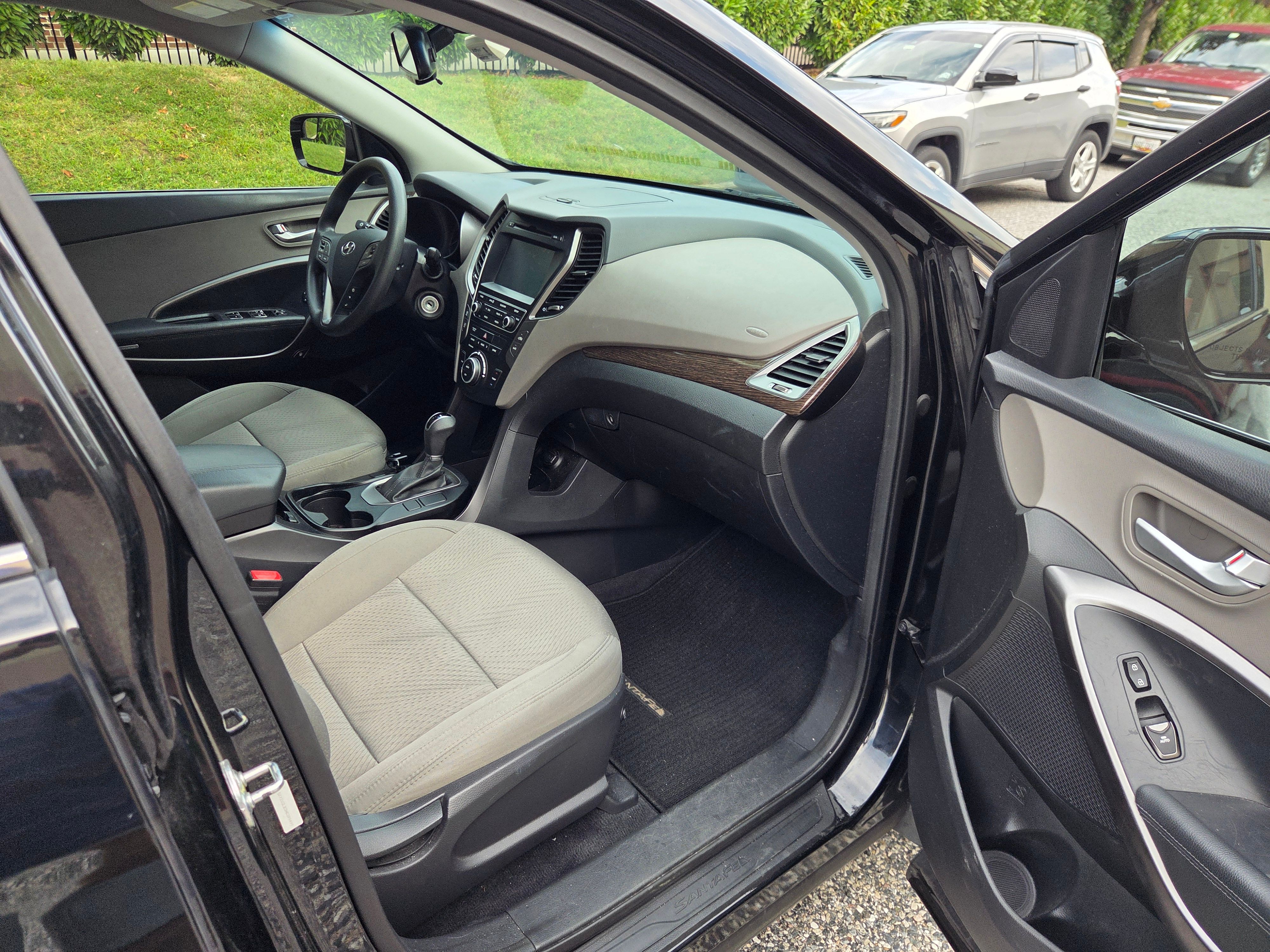 Used 2017 Hyundai Santa Fe Sport FWD image 9