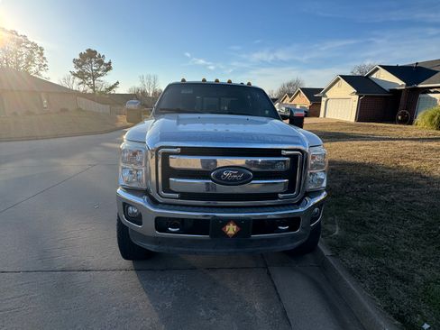 Used 2015 Ford F250 Lariat w/ Lariat Ultimate Package image 6