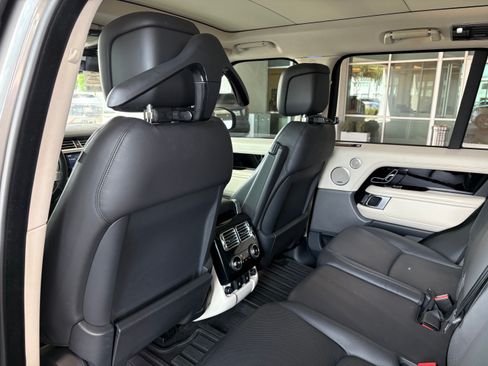 Used 2019 Land Rover Range Rover HSE image 11