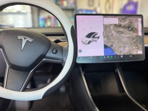 Used 2020 Tesla Model 3 image 9