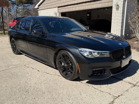 Used 2019 BMW 740i xDrive image 17