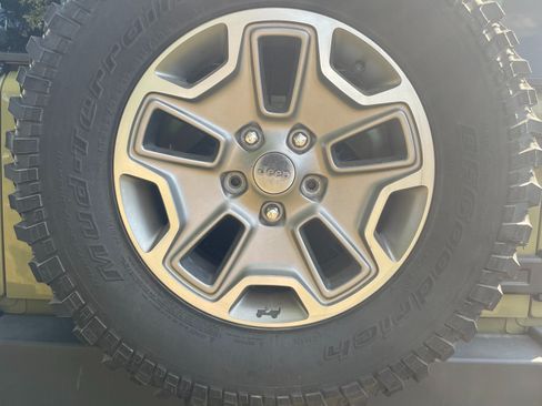 Used 2013 Jeep Wrangler Rubicon w/ PWR Convenience Group image 8