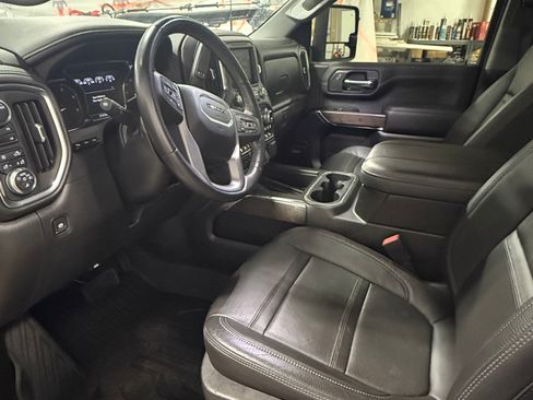 Used 2023 GMC Sierra 3500 Denali w/ Denali Ultimate Package image 13