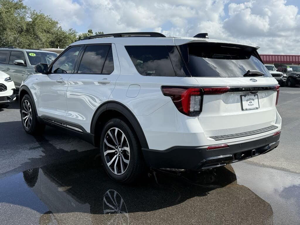 Used 2025 Ford Explorer ST-Line RWD image 9