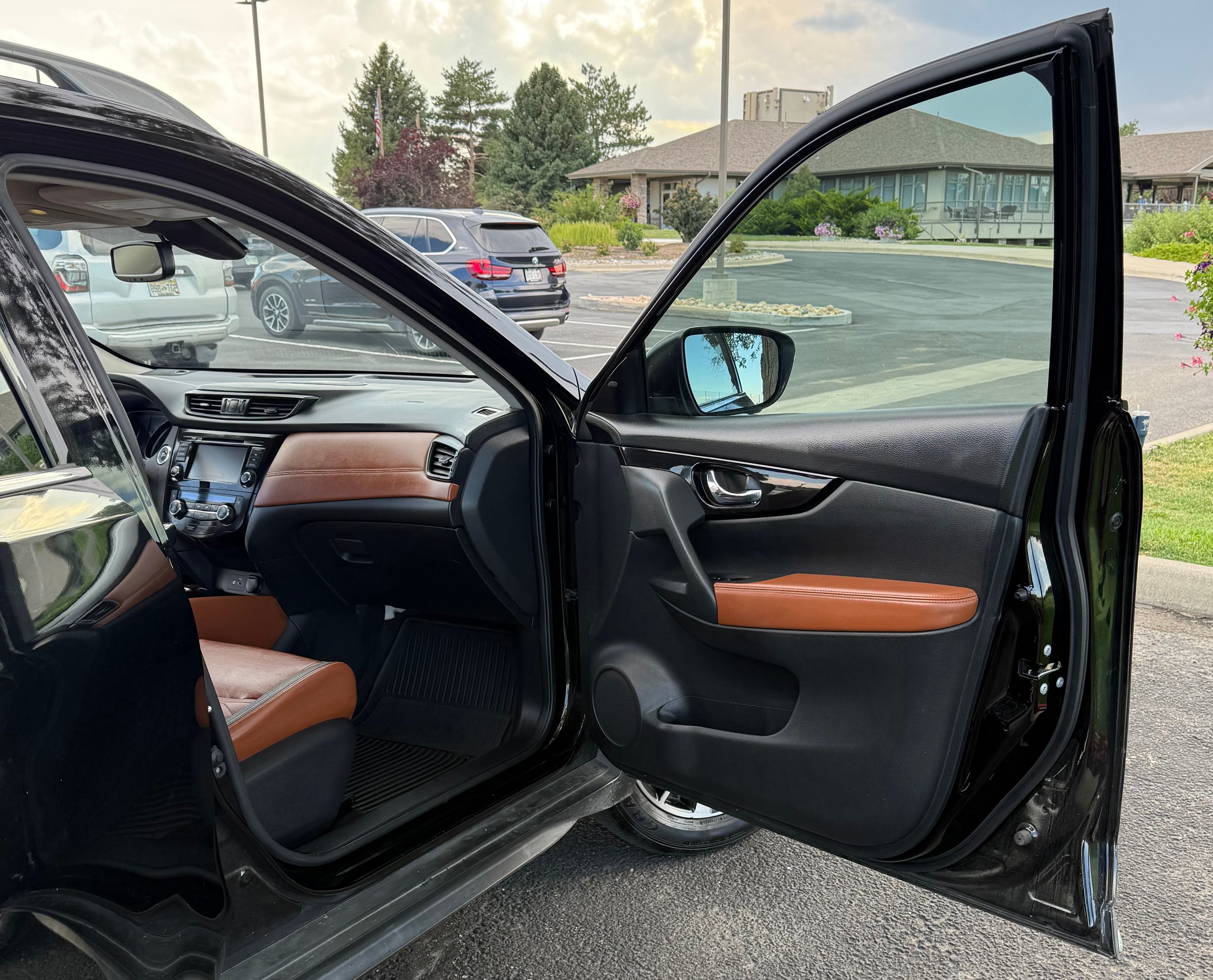 Used 2018 Nissan Rogue SL w/ Premium Package AWD/4WD image 13