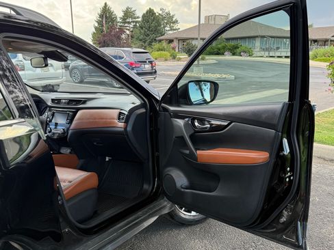 Used 2018 Nissan Rogue SL w/ Premium Package AWD/4WD image 13