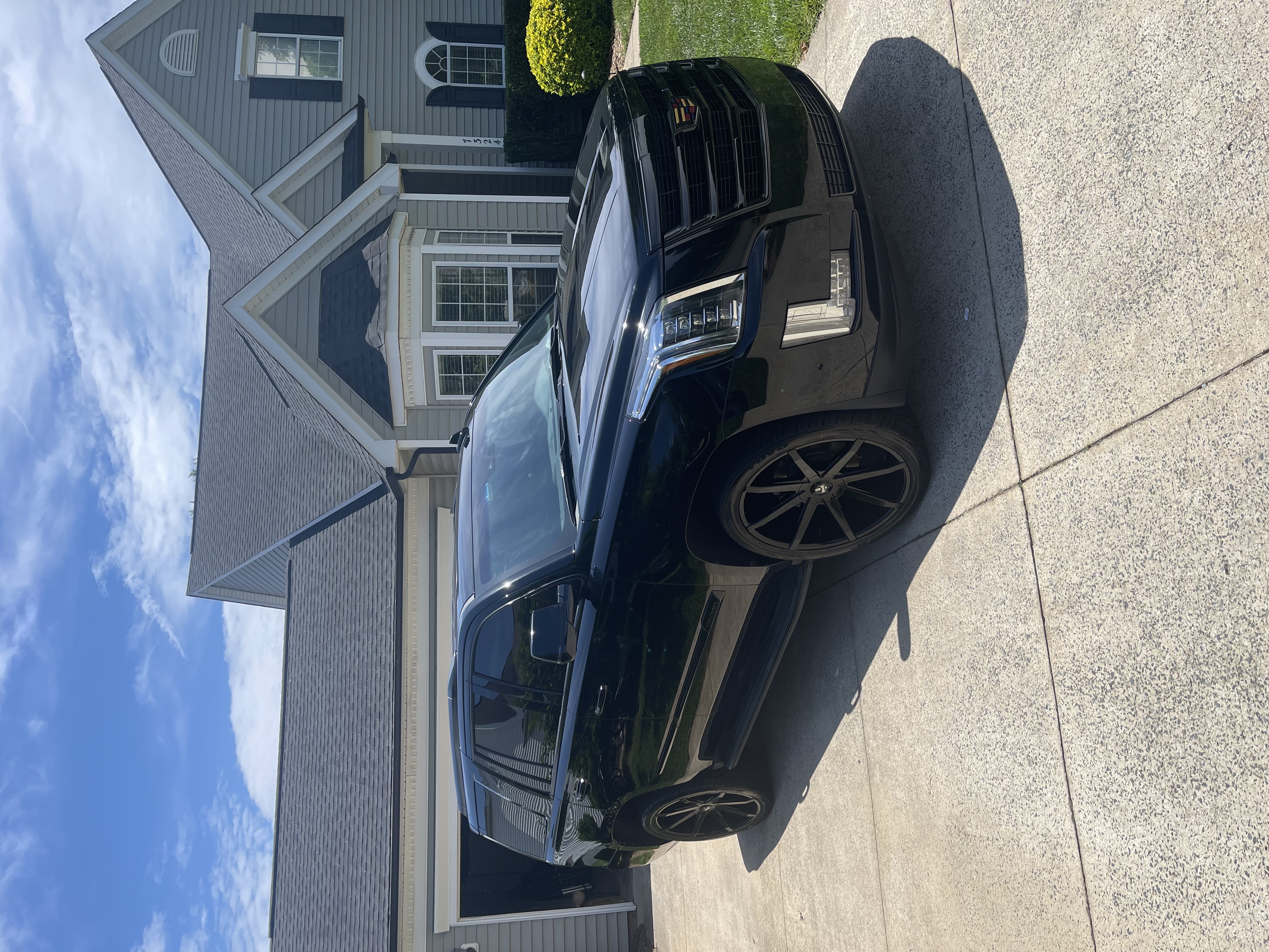 Used 2019 Cadillac Escalade Luxury AWD/4WD image 2