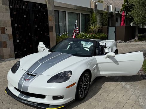 Used 2013 Chevrolet Corvette 427 w/ 1SC Preferred Equipment Group RWD image 2