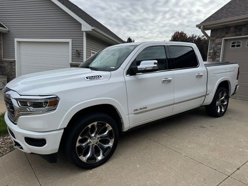 Used 2020 RAM 1500 Limited image 1