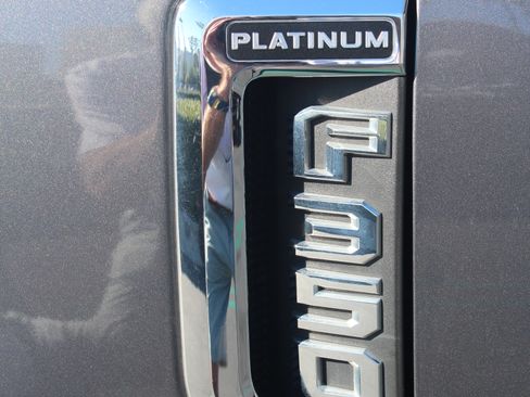 Used 2022 Ford F350 Platinum w/ FX4 Off-Road Package image 20