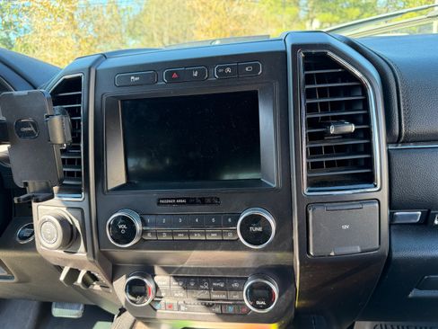 Used 2019 Ford Expedition Limited w/ Texas Edition Package image 17