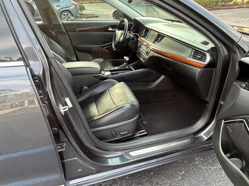 Used 2017 Kia Cadenza Premium w/ Luxury Package image 16