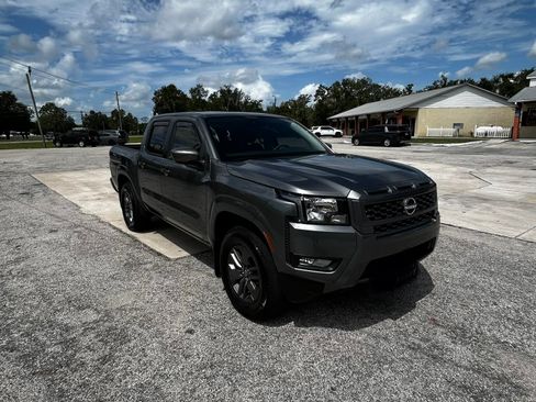 Used 2025 Nissan Frontier SV w/ SV Convenience Package RWD image 5