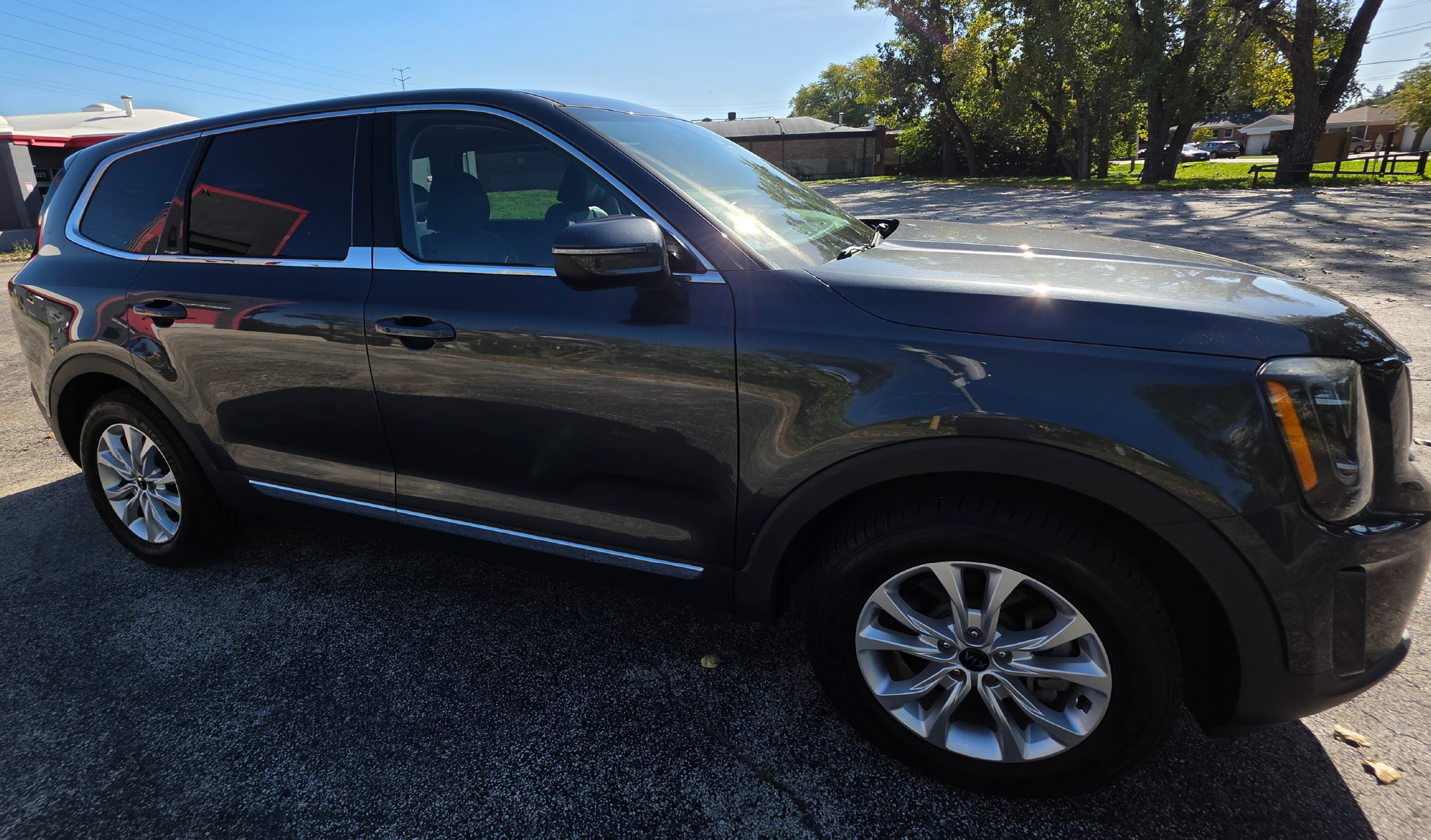 Used 2020 Kia Telluride LX FWD image 2