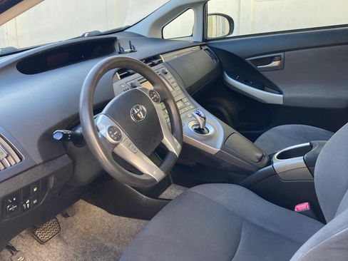 Used 2012 Toyota Prius Plug-In Hybrid image 4