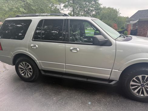 Used 2016 Ford Expedition XLT AWD/4WD image 5
