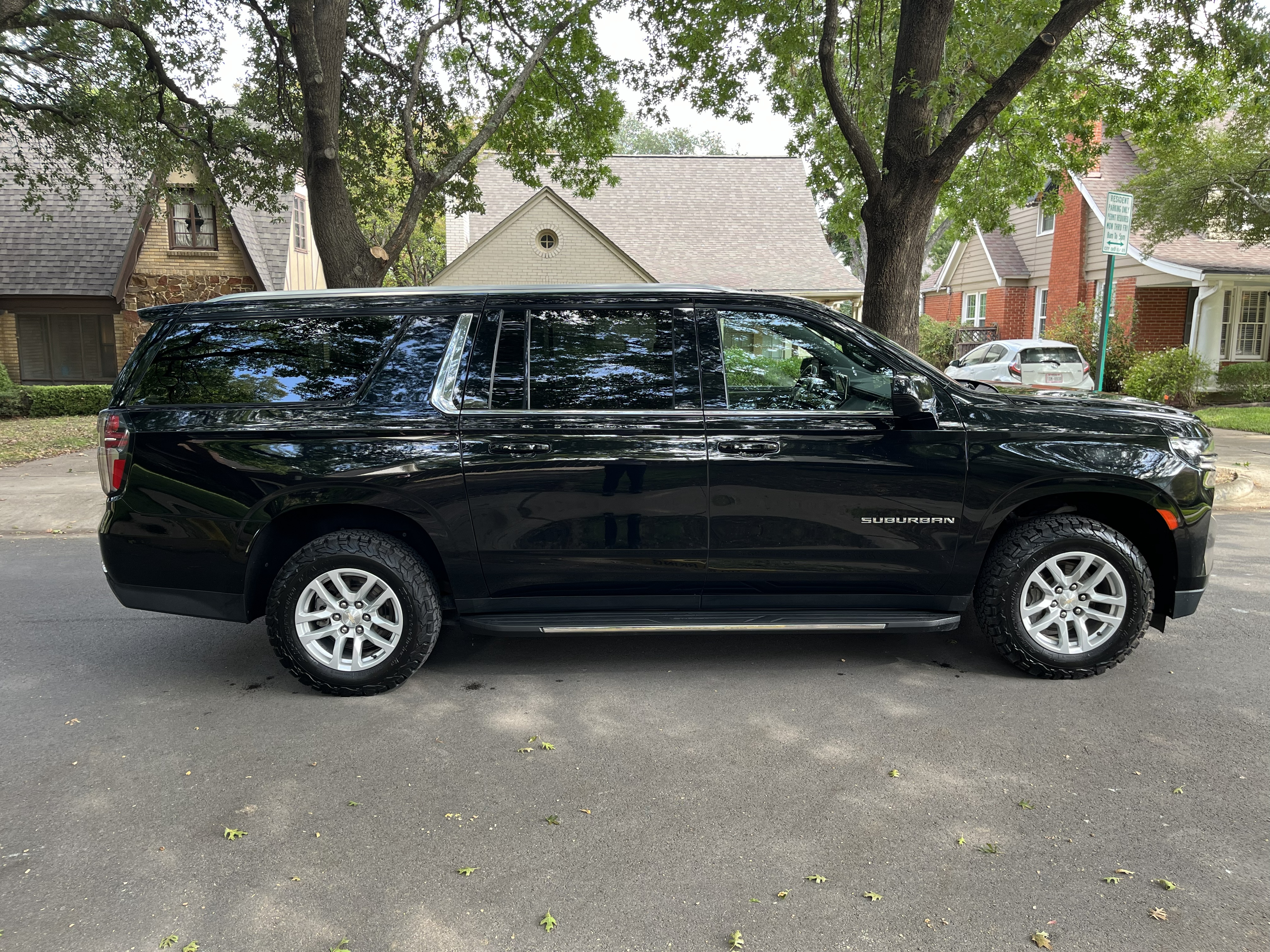 Used 2022 Chevrolet Suburban LT AWD/4WD image 5