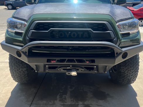 Used 2021 Toyota Tacoma TRD Off-Road w/ TRD Premium Off Road Package AWD/4WD image 1