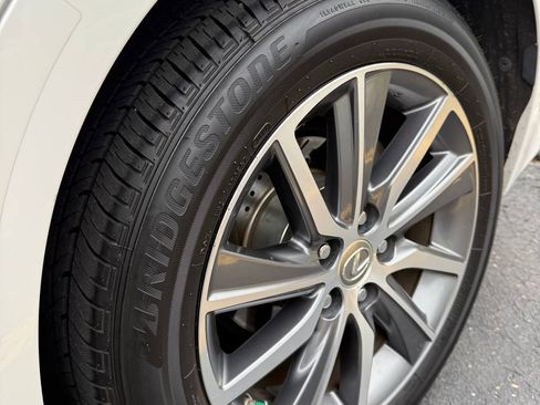 Used 2016 Lexus ES 300h w/ Navigation System Package image 17