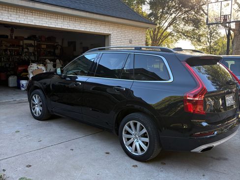 Used 2017 Volvo XC90 T6 Momentum w/ Vision Package image 4