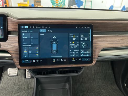 Used 2024 Rivian R1S Launch Edition AWD/4WD image 10