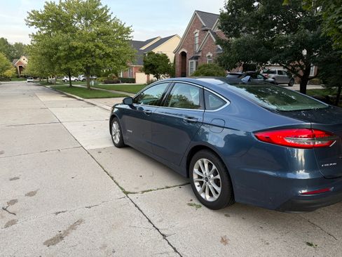 Used 2019 Ford Fusion SEL FWD image 5