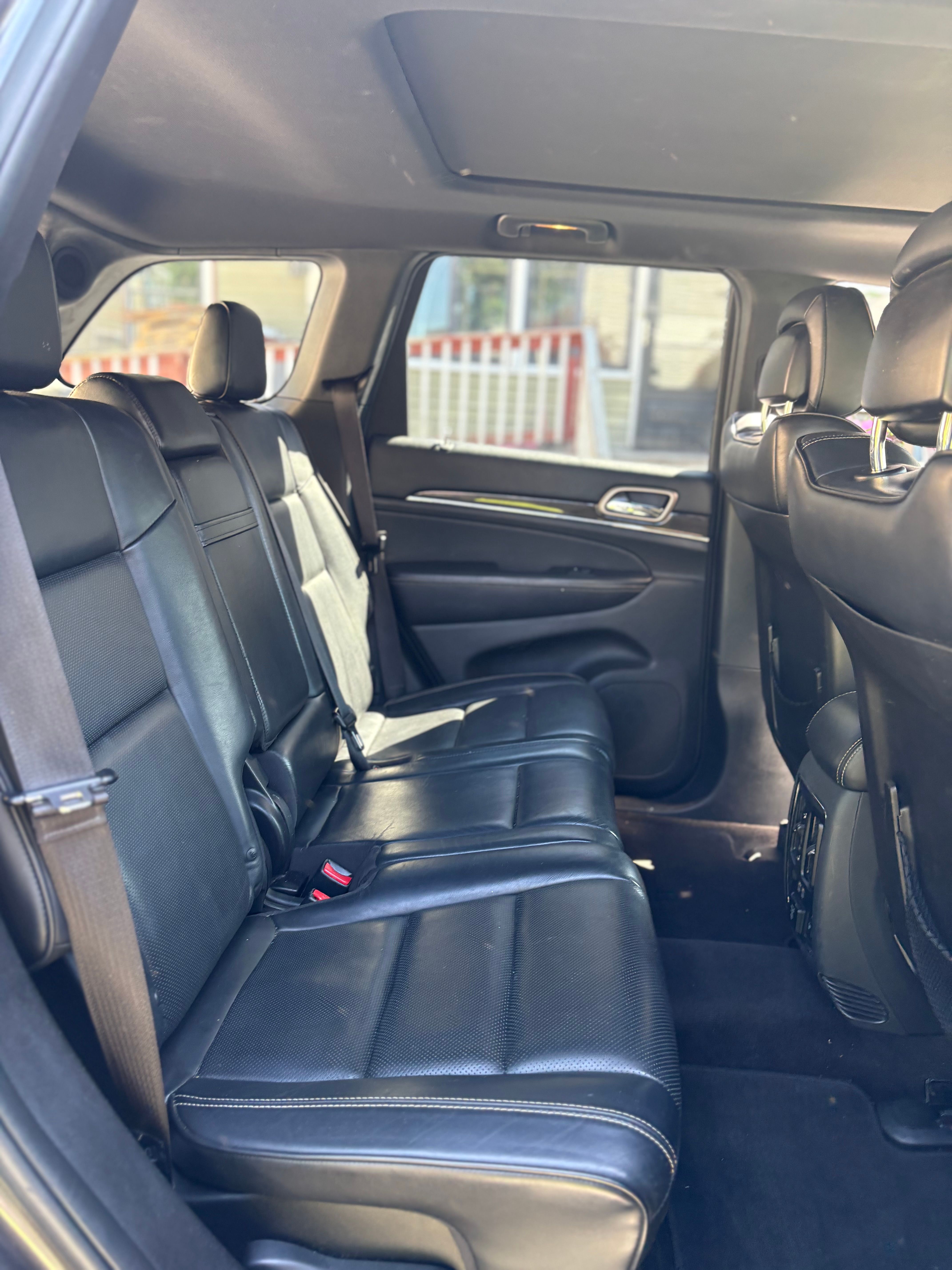 Used 2015 Jeep Grand Cherokee Overland AWD/4WD image 15