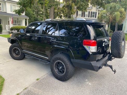 Used 2010 Toyota 4Runner SR5 AWD/4WD image 4