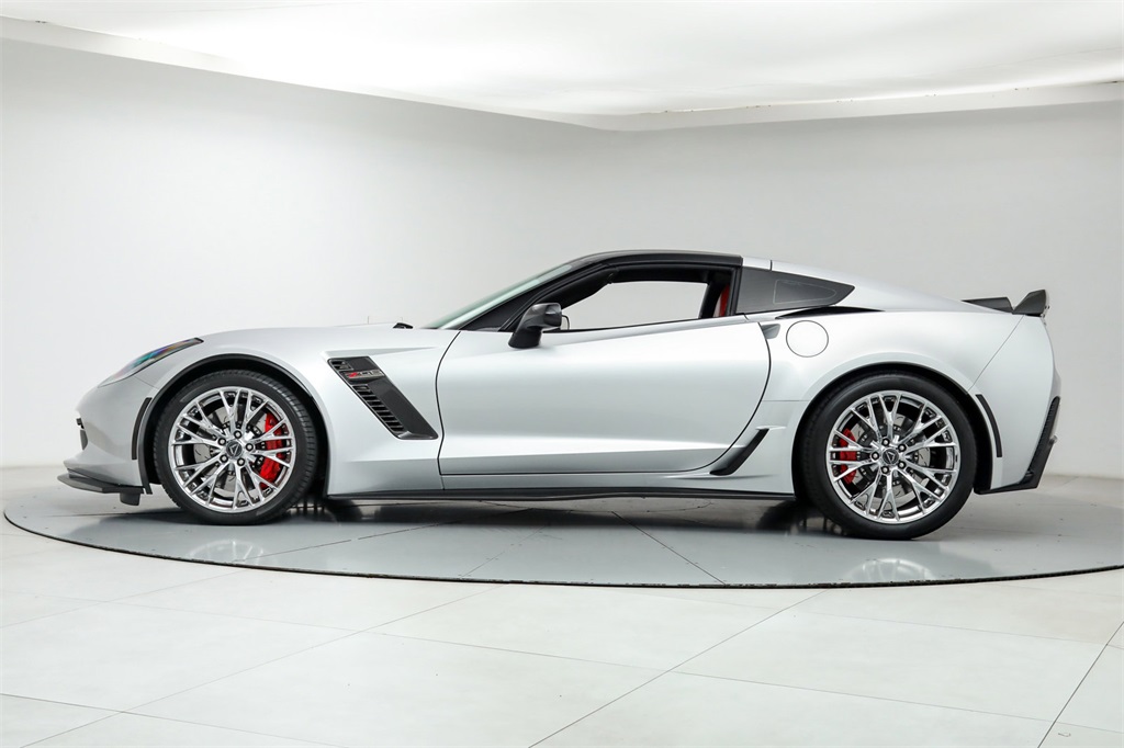 Used 2019 Chevrolet Corvette Z06 RWD image 2