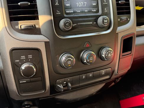 Used 2016 RAM 2500 Tradesman w/ Chrome Appearance Group AWD/4WD image 6
