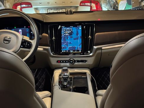 Used 2022 Volvo S90 B6 Inscription w/ Advanced Package image 5