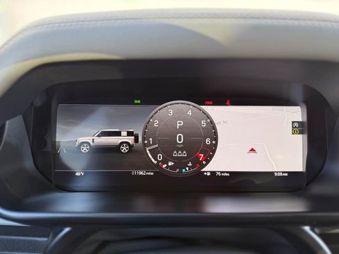 Used 2024 Land Rover Defender 110 S image 10