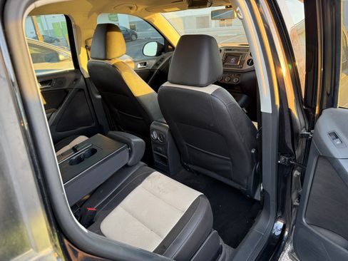 Used 2016 Volkswagen Tiguan S image 8