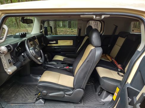 Used 2010 Toyota FJ Cruiser 4WD image 12