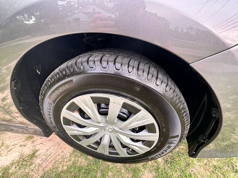 Used 2019 Toyota Camry LE FWD image 12