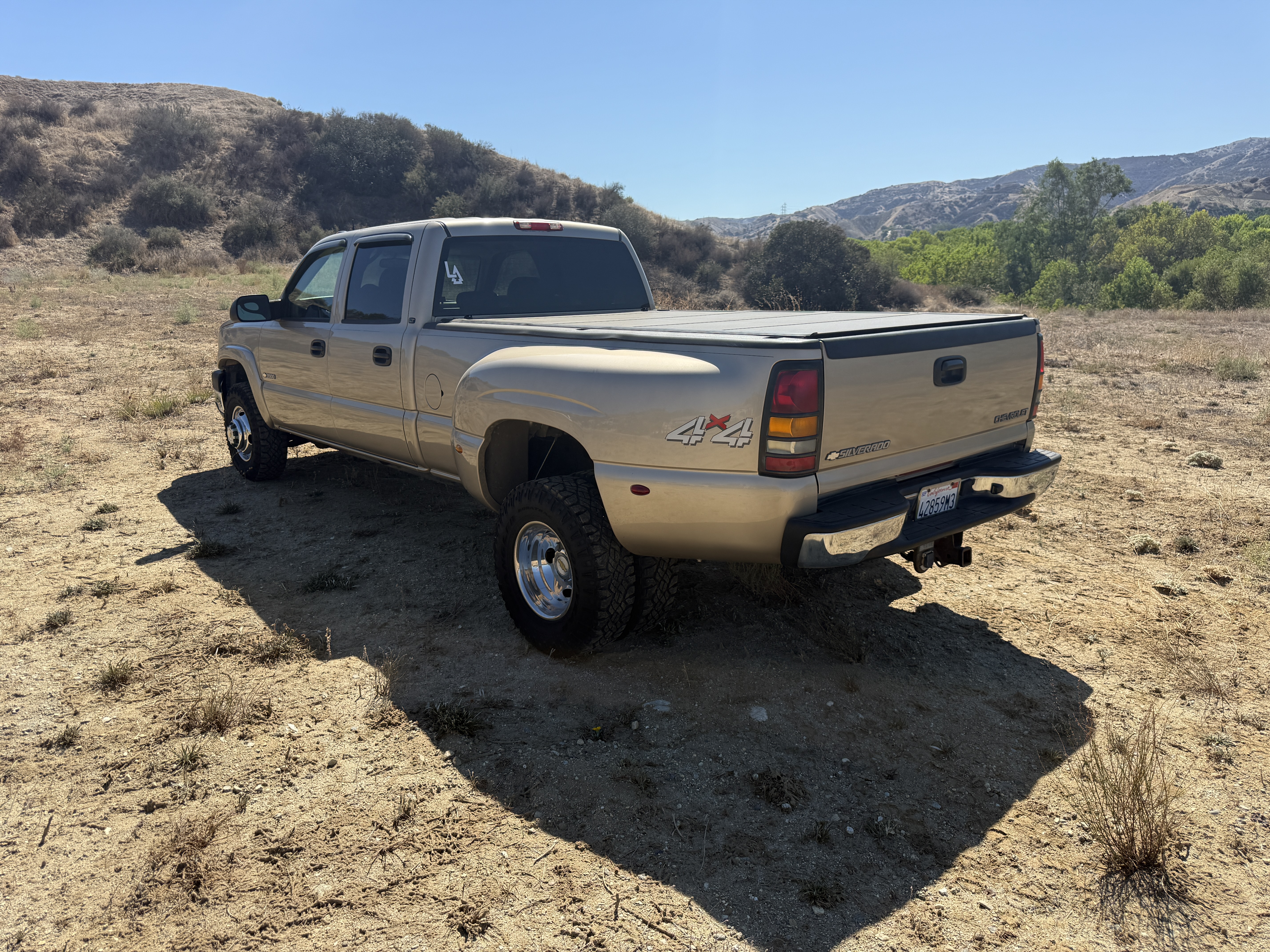 Used 2004 Chevrolet Silverado 3500 4x4 Crew Cab w/ Skid Plate Package image 2