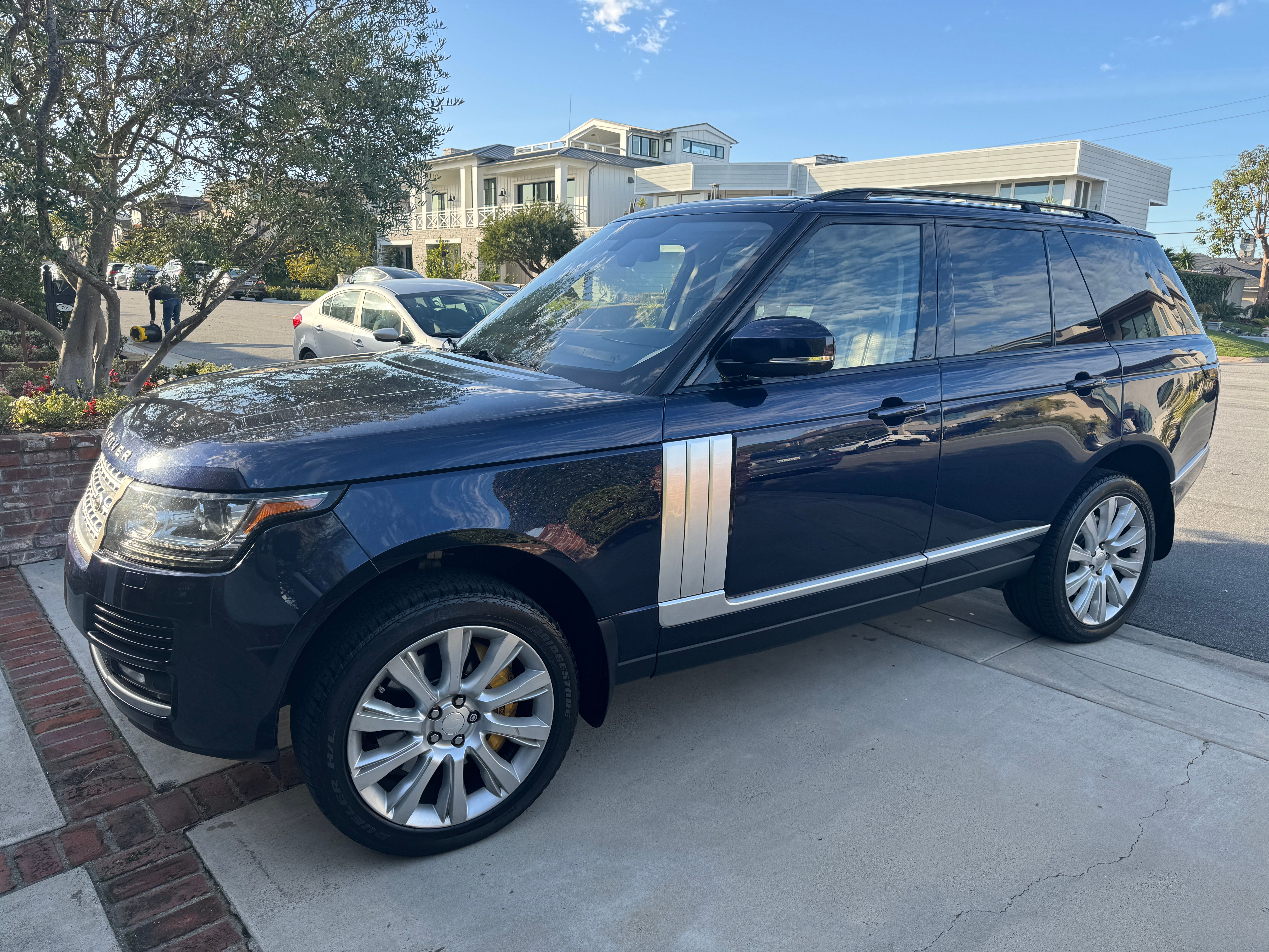 Used 2014 Land Rover Range Rover Supercharged AWD/4WD image 1