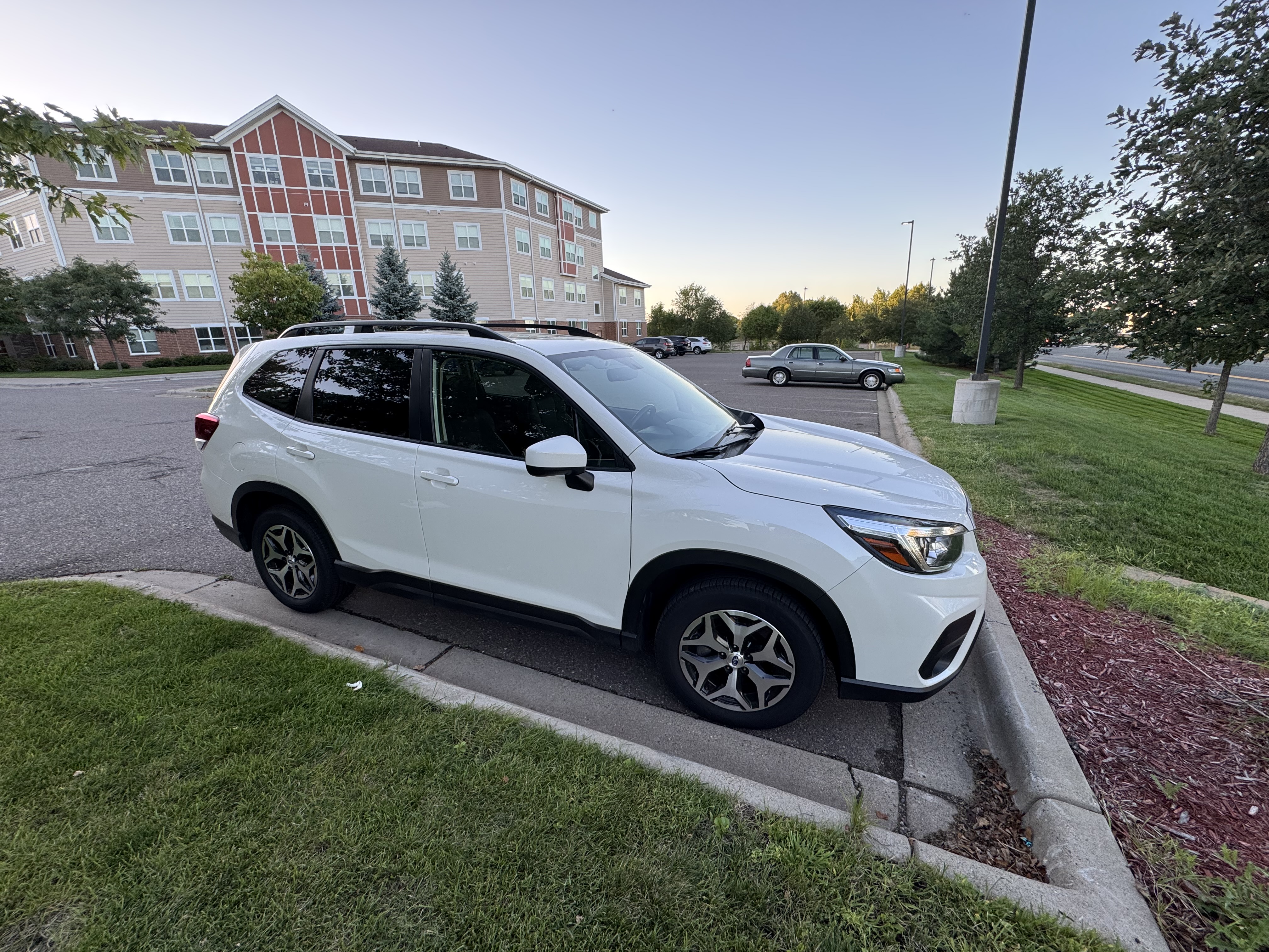 Used 2020 Subaru Forester Premium AWD/4WD image 1