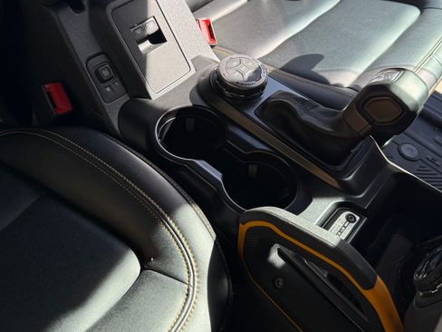 Used 2023 Ford Bronco Badlands image 13