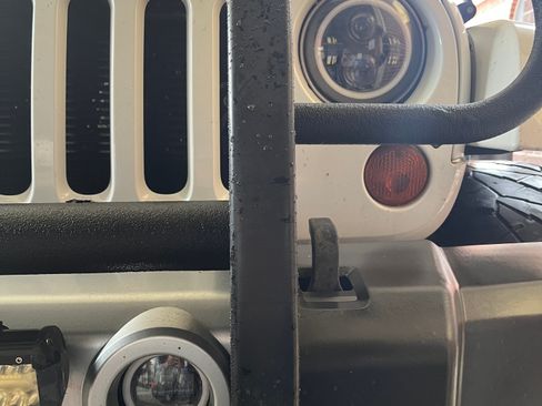 Used 2013 Jeep Wrangler Unlimited Sahara w/ Connectivity Group AWD/4WD image 9