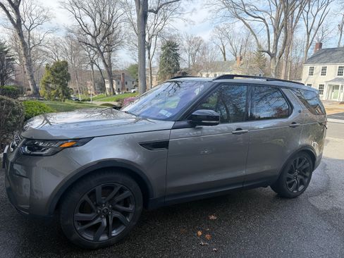 Used 2017 Land Rover Discovery HSE image 4