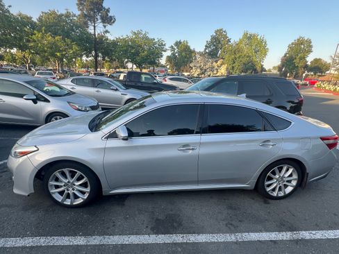 Used 2014 Toyota Avalon Limited image 2