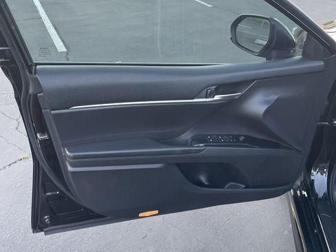 Used 2019 Toyota Camry SE w/ Carpet Mat Package image 25