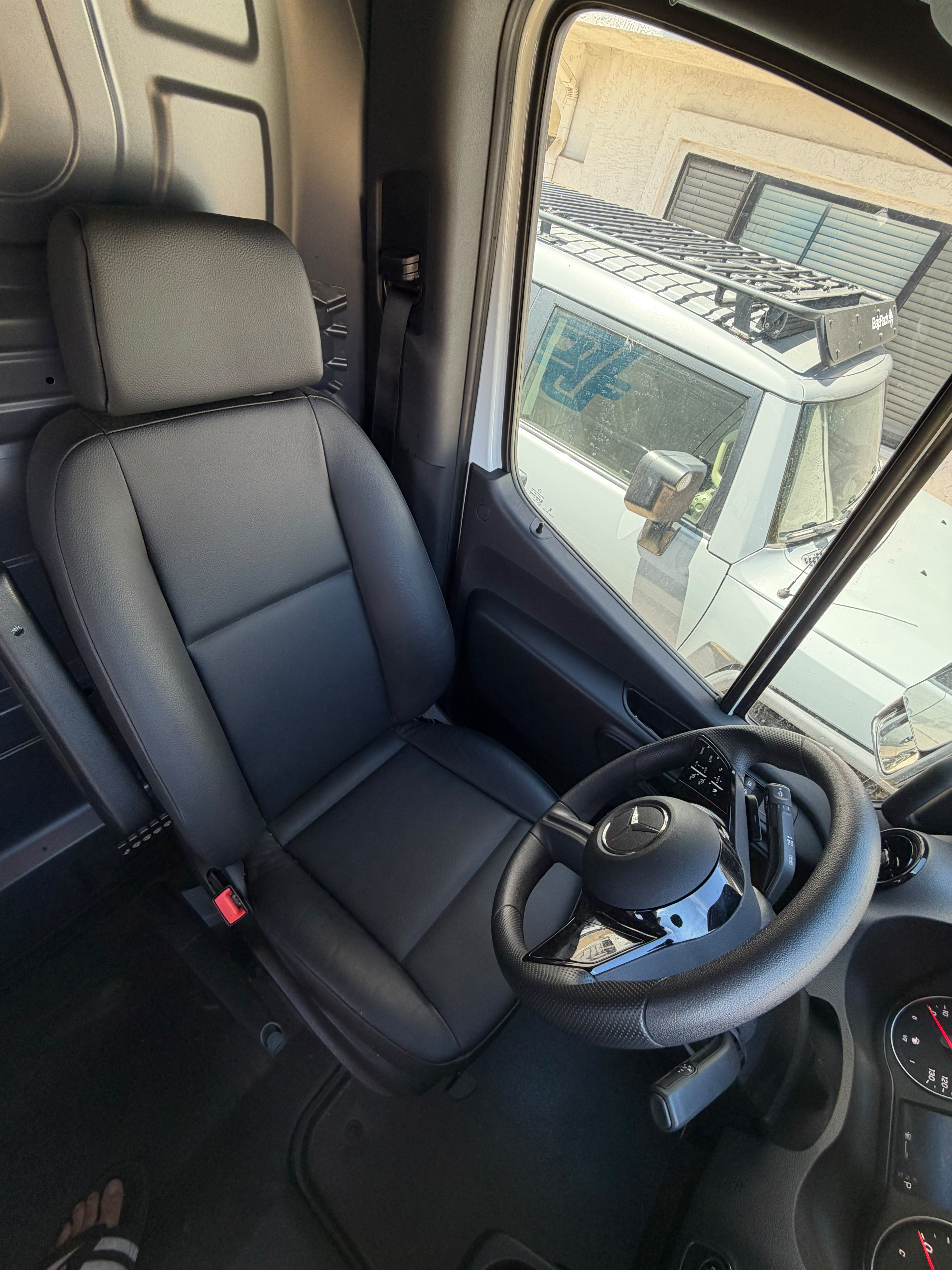 Used 2025 Mercedes-Benz Sprinter 2500 image 2