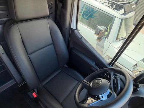 Used 2025 Mercedes-Benz Sprinter 2500 image 2