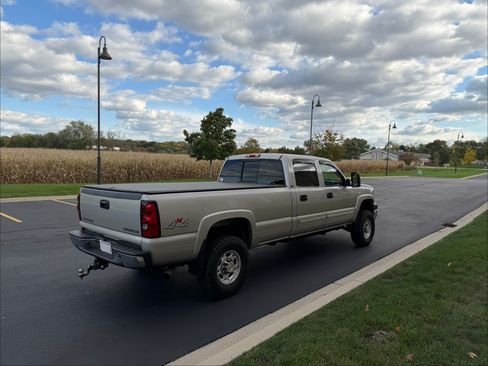Used 2005 Chevrolet Silverado 2500 LS w/ Snow Plow Prep Package image 9