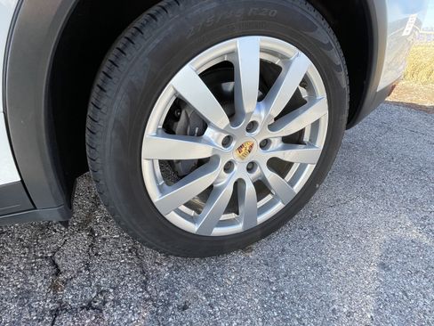 Used 2014 Porsche Cayenne Diesel Platinum Edition image 14