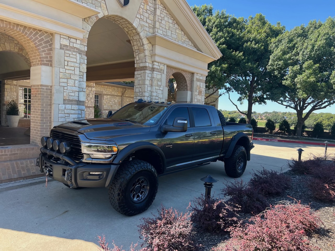 Used 2024 RAM 2500 Laramie w/ Night Edition AWD/4WD image 4