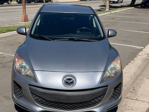 Used 2013 MAZDA MAZDA3 i Touring FWD image 2